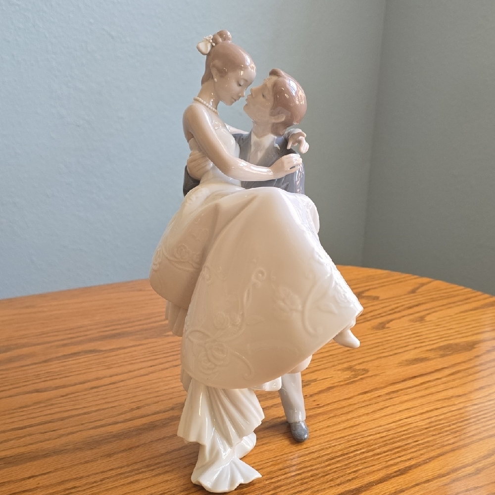 Llardo "The Happiest Day" Bride And Groom Porcelain Figurine